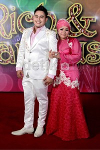 Nassar dan sang istri Muzdhalifah terlihat serasi saat di red carpet.