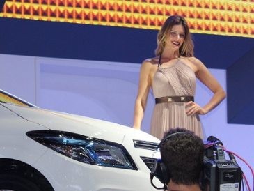 GM Pakai Wanita Seksi Ini untuk Brand Ambassador