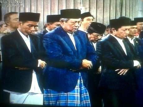 Pria Bersenpi Diamankan Sebelum Salat Id Bersama SBY & Jokowi
