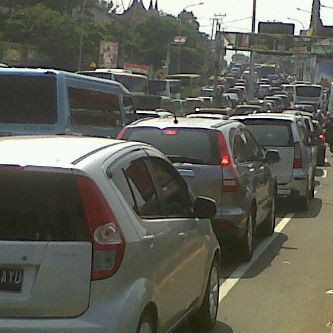 Jalur Puncak Mulai Padat, Sistem Buka Tutup Diberlakukan