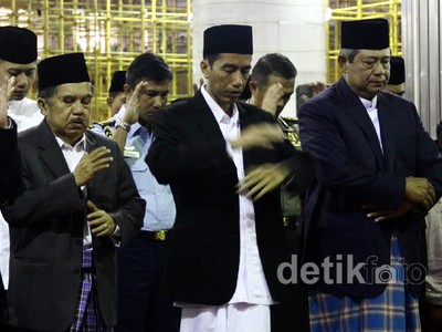 Salat Idul Adha, Jokowi Diapit SBY dan JK