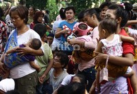 Banyak diantara mereka yang membawa balita. (Ramses/detikcom)
