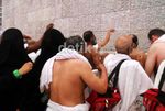 Jutaan Jamaah Haji Melempar Jumrah