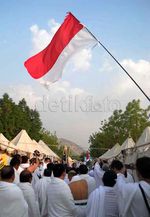 Jutaan Jamaah Haji Melempar Jumrah