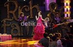 Dibalut Gaun Pink, Gisel Makin Cantik