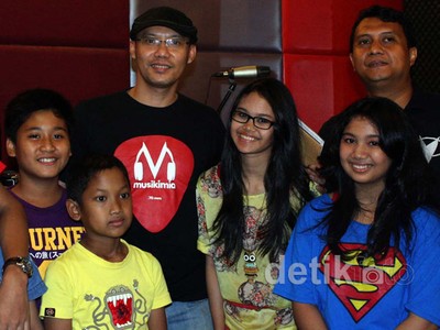 Yoyo Padi Nge-jam Bareng Family Band