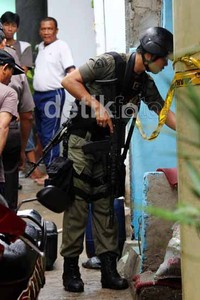 Aksi penggerebekan itu dilakukan masih dalam satu rangkaian yang diduga kuat terkait jaringan teroris Madiun.