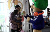 Ditengah waktu senggang dan liburannya, Indra menyempatkan mengajak anak bermain sambil belajar di wahana edutainment di Kuningan City.