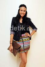 Manisnya Senyuman Nadine Alexandra