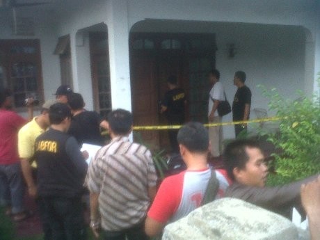 Polisi Periksa Kos Pasutri Terduga Teroris di Bogor