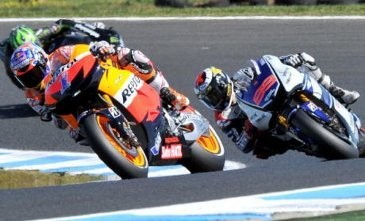 Pedrosa KO, Stoner Menang, Lorenzo Juara Dunia
