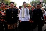 Berbaju Koko, Jokowi Lepas Kirab Budaya