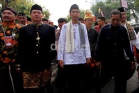 Jokowi melepas kirab budaya menyambut hari sumpah pemuda yang jatuh hari ini.