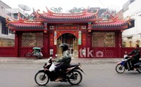 Tahun 1896, masyarakat sekitar vihara membangun kembali dan memperluas kompleks vihara.  Desainnya sangat khas dengan warna dominan merah menyala.