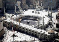 Jutaan ummat Islam tiap tahun akan berkunjung ke Mekkah untuk menunaikan ibadah haji.