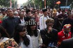 Berbaju Koko, Jokowi Lepas Kirab Budaya