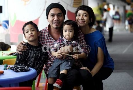 Indra Birowo dan keluarga (Rachman/detikHOT) Indra Birowo dan keluarga (Rachman/detikHOT)