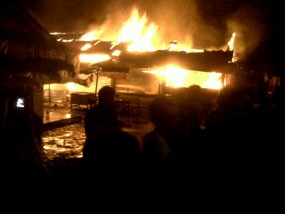 Belasan Kios di Pasar Balongpanggang Terbakar