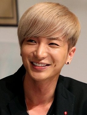 Jelang Wajib Militer, Leeteuk Masih Diganggu Sasaeng Fans