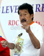 Gaya Santai Bob Hasan