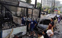 4 Bangunan yang terbakar yaitu warung kopi, bengkel mobil, warteg dan sebuah bengkel las.