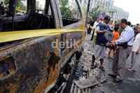 Saat ini kebakaran sudah berhasil dipadamkan. Sebuah garis polisi telah dipasang petugas di sekeliling bangunan yang hangus akibat kobaran api tersebut.