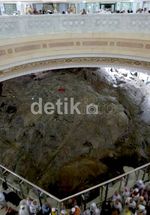 Jamaah Haji Berpamitan ke Kabah