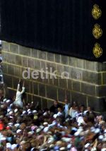 Jamaah Haji Berpamitan ke Kabah