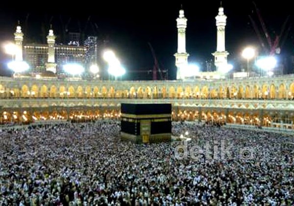 Jamaah Haji Berpamitan ke Kabah