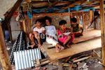 Warga Muara Angke Mengais Sisa Gusuran