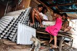 Warga Muara Angke Mengais Sisa Gusuran