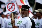 Petani Tolak Pengendalian Tembakau oleh WHO