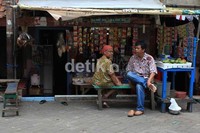 Jokowi berjanji akan melakukan pengecetan rusun tersebut.