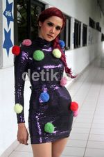 Kostum Unik Mulan Jameela