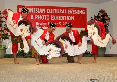 Tarian Indonesia Pukau Houston
