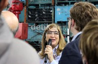 Ini dia wanita pemimpin pabrik GM, Sonia T. C. Campos. Saya di GM sudah 28 tahun, saya pernah ke Jerman, dan kemudian masuk ke Sao Caetano do Sul Complex di tahun 2007 mengurusi masalah powertrain, tahun 2011 saya menjadi plant manager di sini, ujarnya.