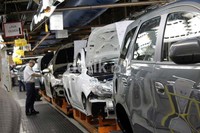 Pabrik sanggup memproduksi 260.755 kendaraan per tahun dalam 3 shift kerja dengan jumlah pekerja sekitar 6.500 orang.