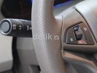 Cruise control. Untuk mengendalikan kendaraan pada kecepatan konstan.