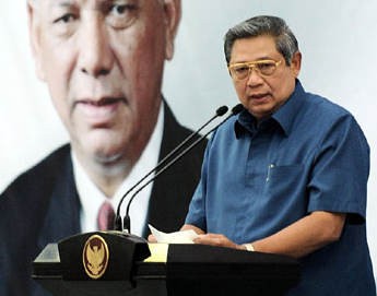 Boediono Pulang Haji, SBY Bertolak ke London