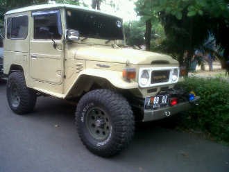 Pria Misterius Berambut Cepak Tinggalkan Hardtop di Benhil
