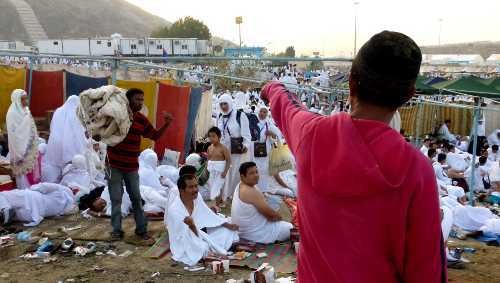 Geliat Keturunan Indonesia Meraup Real di Tanah Suci