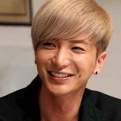 Leeteuk Super Junior Gabung Wajib Militer Hari Ini