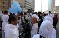 Bahkan kantong plastik berwarna mencolok seperti demikian juga cukup efektif sebagai penanda darurat.