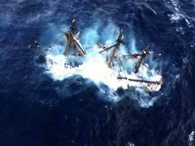 Topan Sandy Tenggelamkan Kapal HMS Bounty