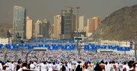 Mengatur pergerakan serentak jutaan orang dari satu titik ke titik lainnya, meski hanya di salah satu bagian saja kota Mekkah, tetap perlu menajemen tingkat tinggi demi mencegah tragedi fatal.