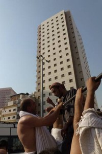 Residu lainnya adalah kemacetan lalu lintas dan kenaikan gila-gilaan tarif angkutan umum dibanding hari biasanya. Perang mulut antara calon penumpang dan awak kendaraan umum menjadi pemandangan biasa.