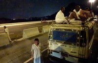 Rombongan calon haji yang berdatangan melalui jalur darat dengan cara seperti ini dapat dipastikan jemaah non-kuota. Sebagian besar berasal dari Bangladesh, Pakistan, Sudan dan tentu saja warga lokal Arab Saudi.