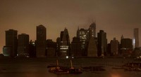 Gedung-gedung pencakar langit di New York menghentikan aktifitasnya menyusul badai Topan Sandy yang menerjang kota itu. reuters/gary dia