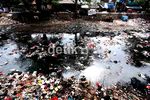 Sampah Cemari Kali Cipinang Muara