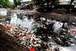 Sampah Cemari Kali Cipinang Muara